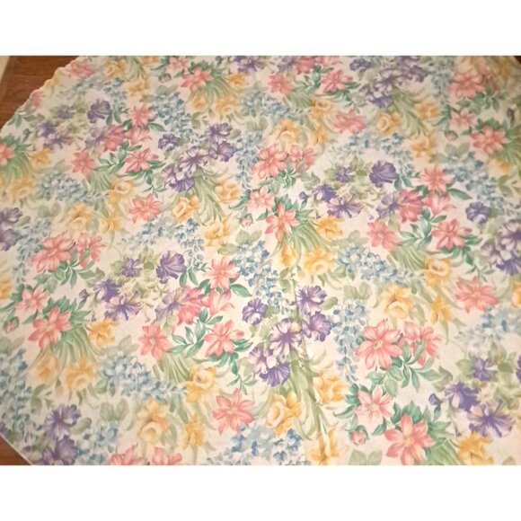 Round Floral Tablecloth Pastel Spring Pink Yellow Purple Cottage Country 69" - Picture 3 of 4